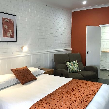 Gin Gin Village Motor Inn Motel Qld Екстер'єр фото